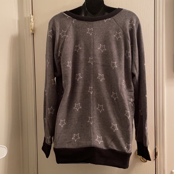 (1X) Plus Size Star Print Sweater - Picture 5 of 5